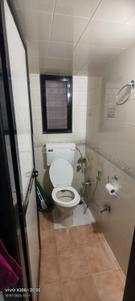 Bathroom Image of 550 Sq.ft 1 BHK Apartment / Flat for rent in Kandivali West Mumbai for Rs. 38000
