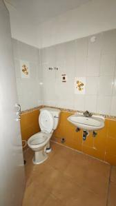 Bathroom Image of 1010 Sq.ft 2 BHK Apartment / Flat for rent in Express Garden, Indirapuram Ghaziabad for Rs. 25500