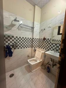 Bathroom Image of 950 Sq.ft 2 BHK Builder Floor for sale in Indirapuram Ghaziabad for Rs. 5800000