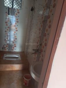 Bathroom Image of 600 Sq.ft 1 BHK Builder Floor for rent in Tejpur Gadbadi Indore for Rs. 8000