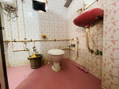 Bathroom Image of 1766 Sq.ft 3 BHK Apartment / Flat for rent in Shivalik Sachin Tower, Shyamal Ahmedabad for Rs. 32000