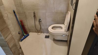 Bathroom Image of 550 Sq.ft 1 BHK Apartment / Flat for rent in Lower Parel Mumbai for Rs. 60000