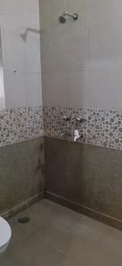 Bathroom Image of 830 Sq.ft 2 BHK Apartment / Flat for sale in Milansaar Complex, Paschim Vihar New Delhi for Rs. 20000000