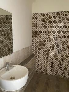 Bathroom Image of 1726 Sq.ft 3 BHK Apartment / Flat for sale in Umang Monsoon Breeze Phase 1 ABLM Tower, Sector 78 Gurgaon for Rs. 17500000
