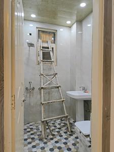 Common Bathroom Image of 1350 Sq.ft 3 BHK Builder Floor for sale in Indirapuram Ghaziabad for Rs. 10500000