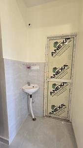 Bathroom Image of 900 Sq.ft 2 BHK Independent House for rent in Khagaul Patna for Rs. 7500