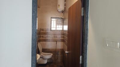 Bathroom Image of 850 Sq.ft 1 BHK Apartment / Flat for rent in Kondapur Hyderabad for Rs. 23000