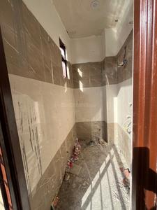 Bathroom Image of 580 Sq.ft 2 BHK Builder Floor for sale in Mayur Vihar Phase 1 New Delhi for Rs. 4500000