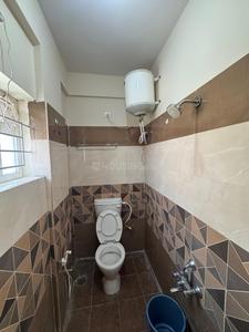 Bathroom Image of 700 Sq.ft 1 BHK Builder Floor for rent in Indira Nagar Bengaluru for Rs. 30000