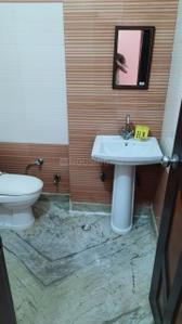 Bathroom Image of 990 Sq.ft 2 BHK Builder Floor for rent in Preet Vihar New Delhi for Rs. 25000