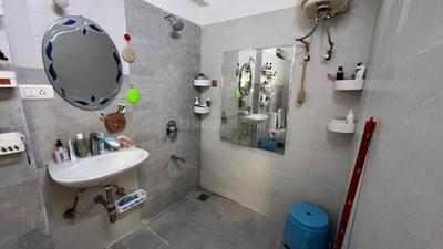 Bathroom Image of 2100 Sq.ft 3 BHK Apartment / Flat for rent in West Marredpally Secunderabad for Rs. 50000