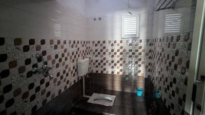 Bathroom Image of 1500 Sq.ft 2 BHK Independent House for rent in Mahilong Ranchi for Rs. 9000