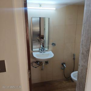 Image of 900 Sq.ft 2 BHK Apartment / Flat for rent in Solomon Apartments, Pali Hill, Mumbai for Rs. 135000