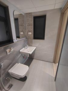 Bathroom Image of 920 Sq.ft 2 BHK Apartment / Flat for sale in Kumar Magnacity, Manjari Budruk Pune for Rs. 7500000