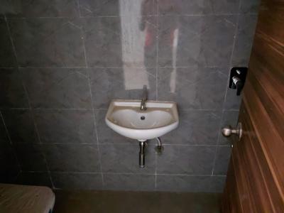Bathroom Image of 600 Sq.ft 1 BHK Apartment / Flat for rent in Kamala Gulmohar CHS, Goregaon West Mumbai for Rs. 45000