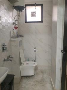Common Bathroom Image of 450 Sq.ft 1 BHK Builder Floor for rent in Shalimar Bagh New Delhi for Rs. 20000