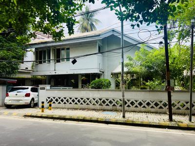 Image of 2500 Sq.ft 4 BHK Independent House for sale in M.G. Road, Kochi for Rs. 80000000