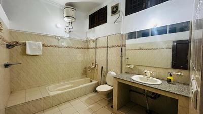 Bathroom Image of 3000 Sq.ft 4 BHK Villa for rent in Dalanwala Dehradun for Rs. 95000