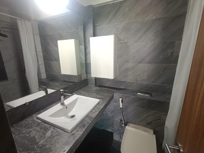 Bathroom Image of 1360 Sq.ft 3 BHK Apartment / Flat for rent in One Indiabulls, Thane West Thane for Rs. 85000