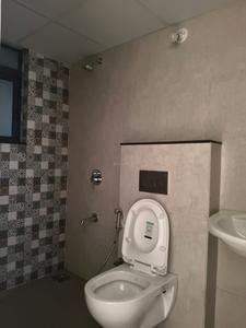 Common Bathroom Image of 1167 Sq.ft 2.5 BHK Apartment / Flat for sale in Shapoorji Pallonji Vanaha, Bavdhan Pune for Rs. 10899999