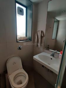 Bathroom Image of 650 Sq.ft 1 BHK Apartment / Flat for rent in Cumballa Hill Mumbai for Rs. 150000