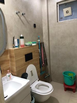 Bathroom Image of 1300 Sq.ft 3 BHK Builder Floor for rent in Jaipuria Sunrise Enclave, Kaushambi Ghaziabad for Rs. 40000