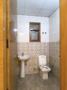 Common Bathroom Image of 1420 Sq.ft 3 BHK Builder Floor for sale in Indirapuram Ghaziabad for Rs. 9500000
