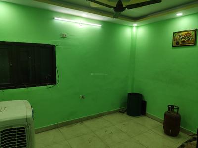 Bedroom Image of 669 Sq.ft 3 BHK Builder Floor for rent in Sabzi Mandi Old New Delhi for Rs. 13999