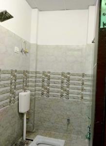 Common Bathroom Image of 2350 Sq.ft 3 BHK Independent House for rent in Basharatpur Gorakhpur for Rs. 18000