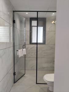 Bathroom Image of 2100 Sq.ft 4 BHK Apartment / Flat for sale in Samanvay Westbank, Sevasi Vadodara for Rs. 14000000