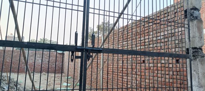 Near kd public school Balcony 1