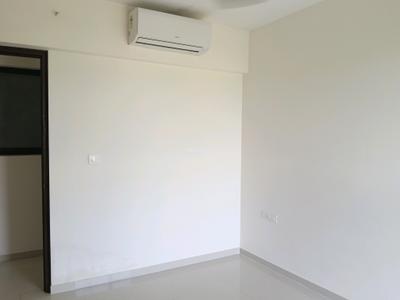 Bedroom Image of 1000 Sq.ft 2.5 BHK Apartment / Flat for rent in Lodha Splendora, Kasarvadavali Thane for Rs. 30000