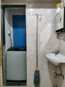 Common Bathroom Image of 500 Sq.ft 1 BHK Apartment / Flat for sale in Thane West Thane for Rs. 9000000