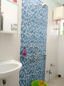Common Bathroom Image of 1625 Sq.ft 4 BHK Apartment / Flat for sale in Joka Kolkata for Rs. 8000000
