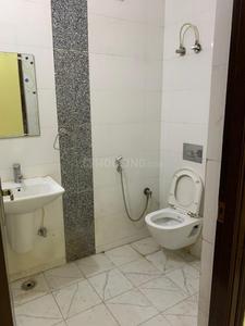 Bathroom Image of 950 Sq.ft 1 BHK Builder Floor for rent in Sector 46 Gurgaon for Rs. 25000