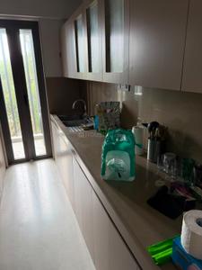 Kitchen Image of 900 Sq.ft 2 BHK Apartment / Flat for rent in Rustomjee Paramount, Santacruz West Mumbai for Rs. 200000