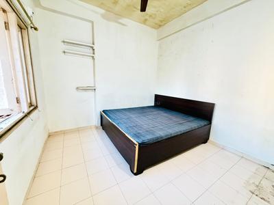 Bedroom Image of 900 Sq.ft 1 BHK Apartment / Flat for rent in Satellite Ahmedabad for Rs. 16000