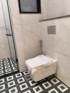Common Bathroom Image of 1500 Sq.ft 2 BHK Builder Floor for rent in Sector 23 Gurgaon for Rs. 32000