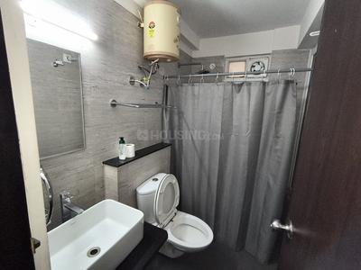 Bathroom Image of 1600 Sq.ft 2.5 BHK Apartment / Flat for rent in Janta Sky Garden Phase 1, Sector 66 Mohali for Rs. 40000