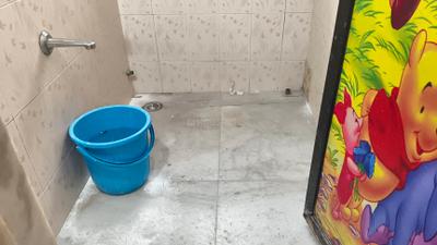 Bathroom Image of 400 Sq.ft 1 RK Apartment / Flat for rent in Borivali West Mumbai for Rs. 25000