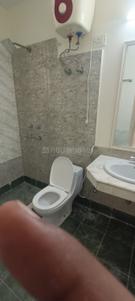Bathroom Image of 2450 Sq.ft 3.5 BHK Builder Floor for rent in Unitech Residency Greens, Sector 46 Gurgaon for Rs. 75000