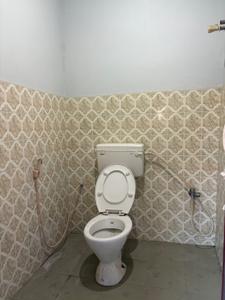 Bathroom Image of 1000 Sq.ft 2 BHK Apartment / Flat for rent in Katpadi Vellore for Rs. 15000