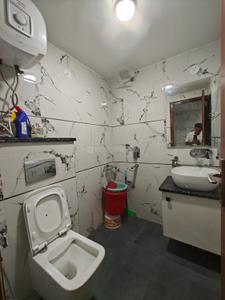 Bathroom Image of 750 Sq.ft 1 RK Builder Floor for rent in Shalimar Bagh New Delhi for Rs. 18000