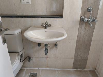 Bathroom Image of 900 Sq.ft 3 BHK Apartment / Flat for rent in BPTP Park Elite Premium, Sector 84 Faridabad for Rs. 21500