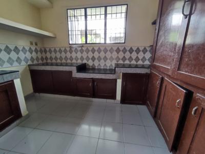 Kitchen Image of 1350 Sq.ft 3 BHK Builder Floor for rent in Kadavanthra Kochi for Rs. 22000