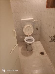 Image of 1019 Sq.ft 2 BHK Apartment / Flat for rent in Karve Nagar, Pune for Rs. 26000