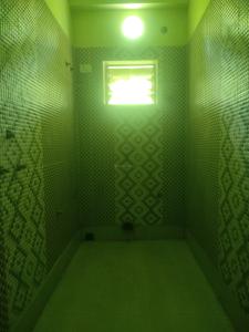 Common Bathroom Image of 1310 Sq.ft 3 BHK Apartment / Flat for sale in Airport Gate no. 1 Kolkata for Rs. 5764000