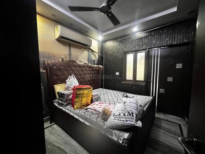 Bedroom Image of 1600 Sq.ft 4 BHK Builder Floor for rent in Mandawali New Delhi for Rs. 30000