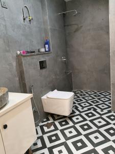 Common Bathroom Image of 2800 Sq.ft 4 BHK Builder Floor for rent in DLF The Grove, DLF Phase 5 Gurgaon for Rs. 125000