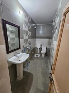 Bathroom Image of 1500 Sq.ft 3 BHK Independent House for rent in Indira Nagar Lucknow for Rs. 30000